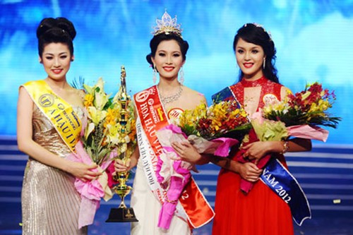 Đặng Thu Thảo đăng quang Hoa hậu Việt Nam 2012